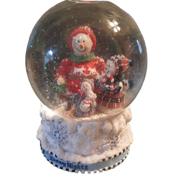 Snowmen Family Musical Glitter Snow Globe